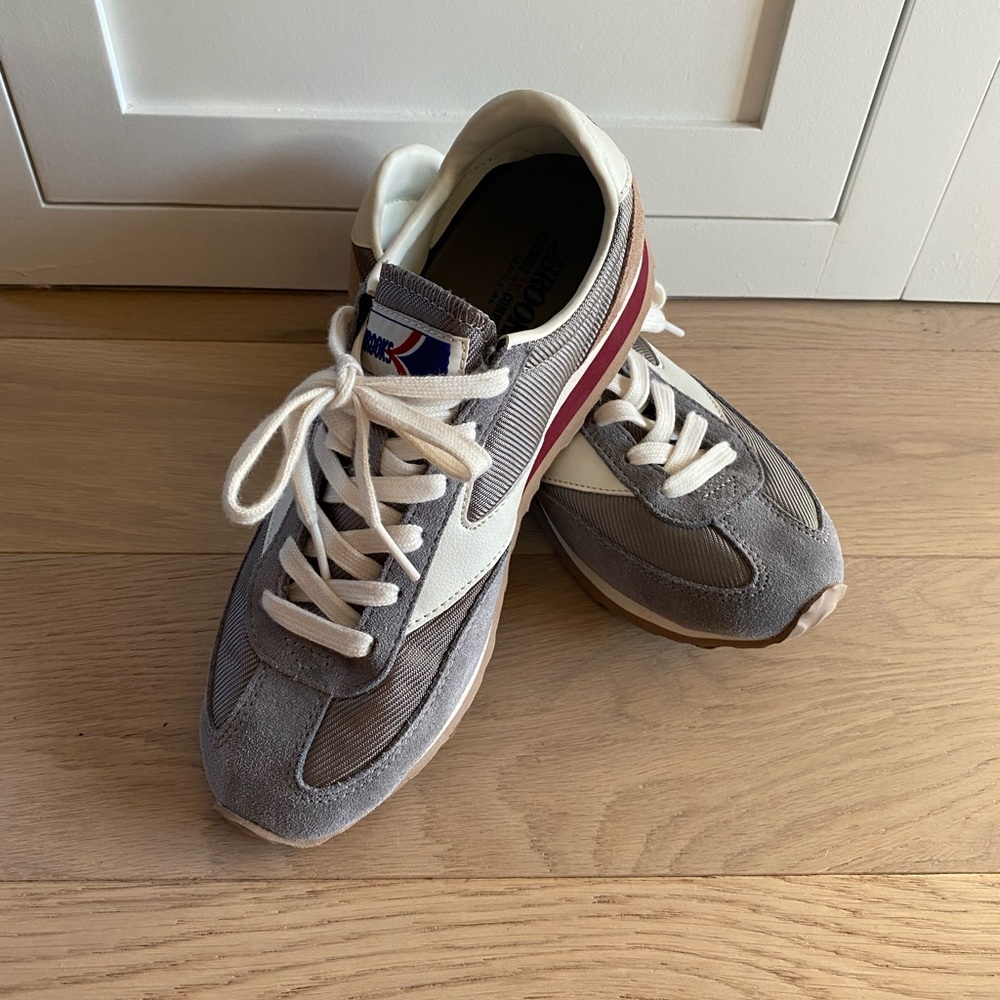 Brooks Women’s Vanguard Grey/Tan Size 7